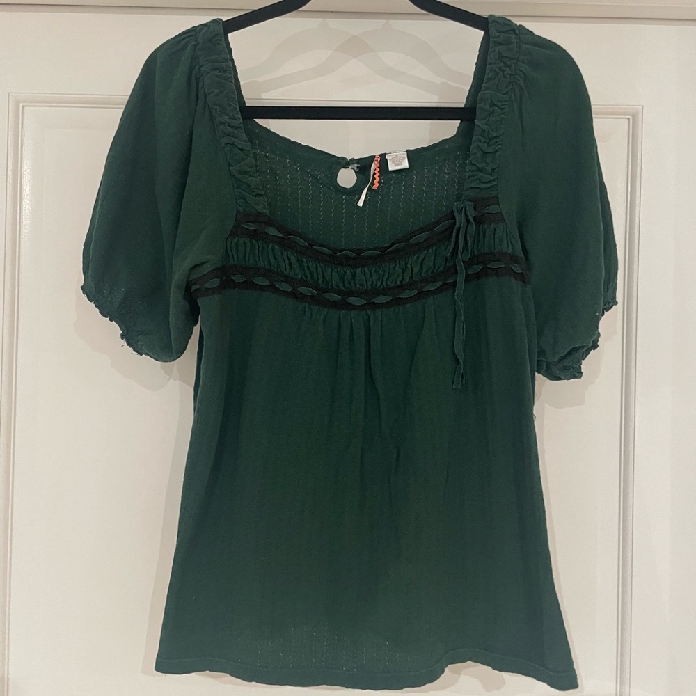 🥁 Lots of Compliments ✅ Anthropologie Medium Flirty Unique Green Top 💚